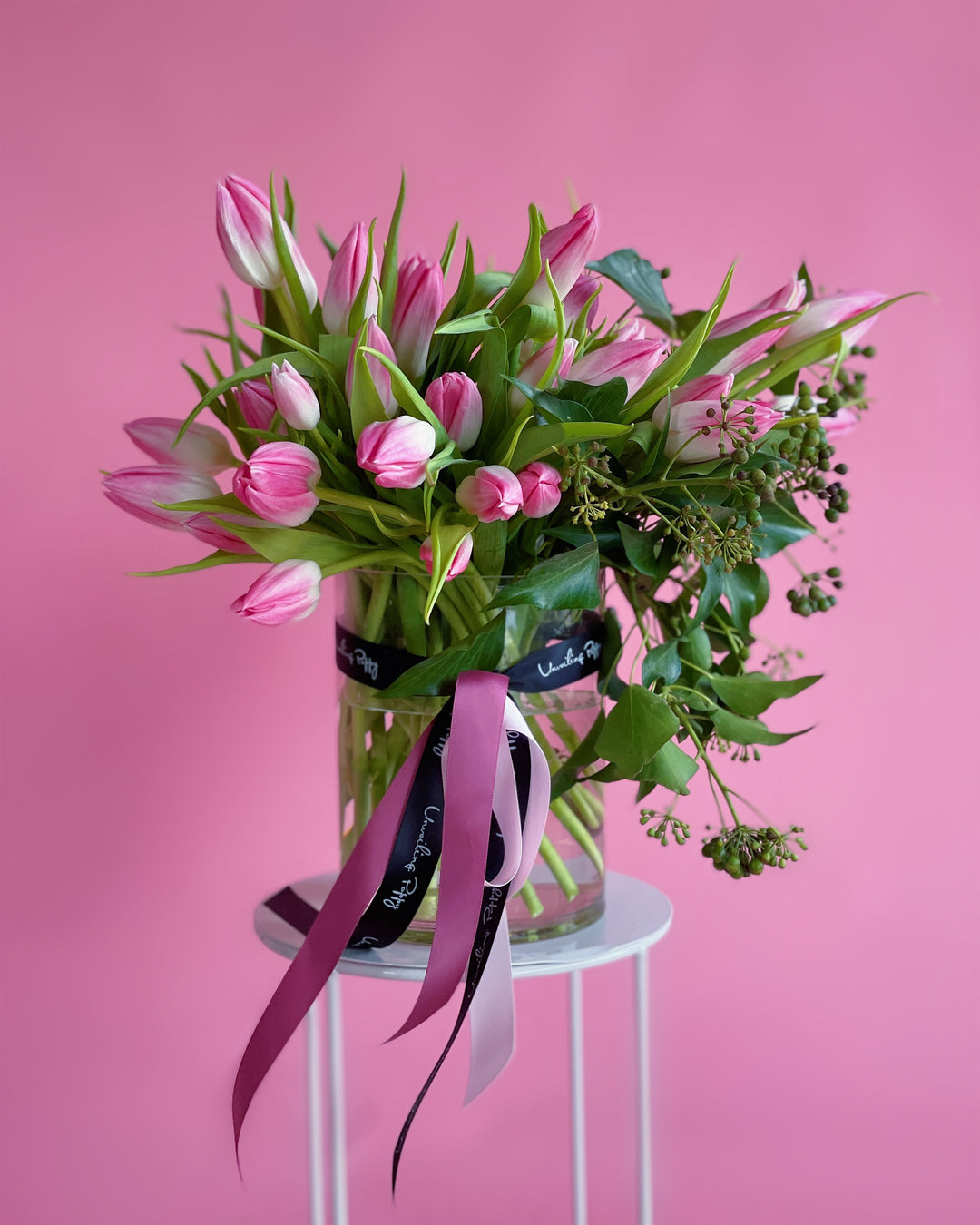 ALL THE KISSES VASE