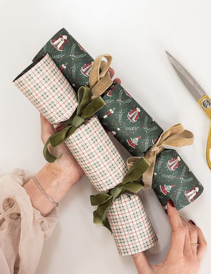 Christmas Cracker Kit - Mr & Mrs Claus (10 Pack)