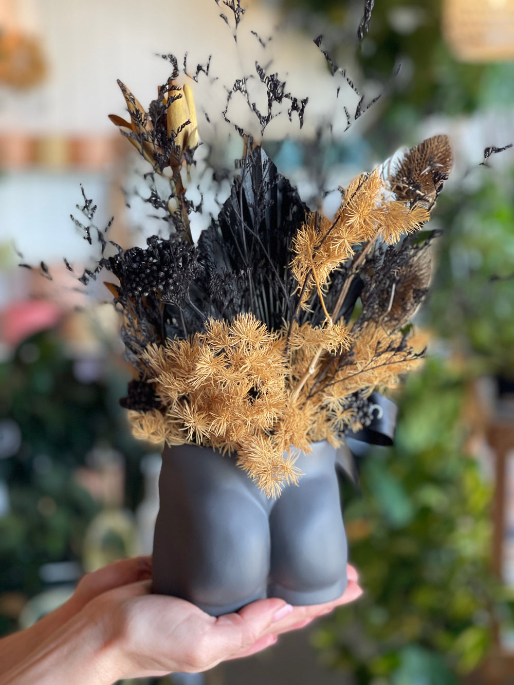 "Blackbutt" Dried Flower Creation Unveiling Poppy