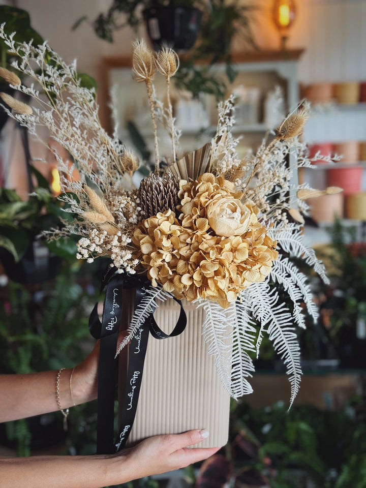 "Neutral Beauty": DELUXE | Dried Flower Arrangement