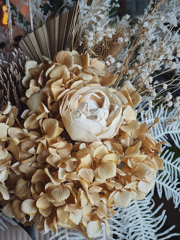 "Neutral Beauty": DELUXE | Dried Flower Arrangement