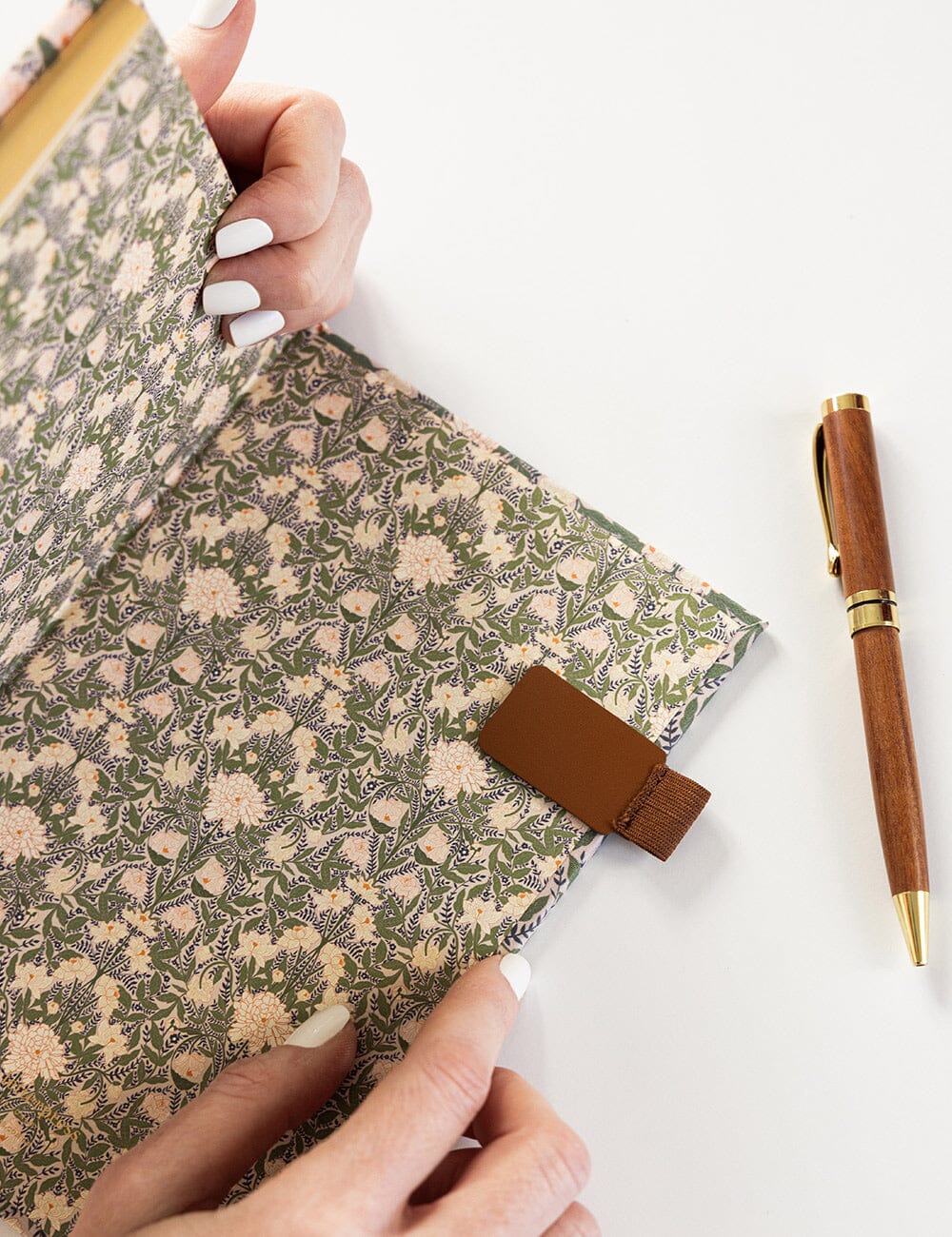 Adhesive Rectangle Pen Loop