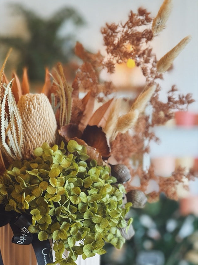 "Country Dream" Dried Flower Arrangement