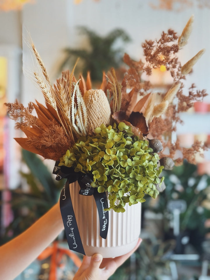 "Country Dream" Dried Flower Arrangement